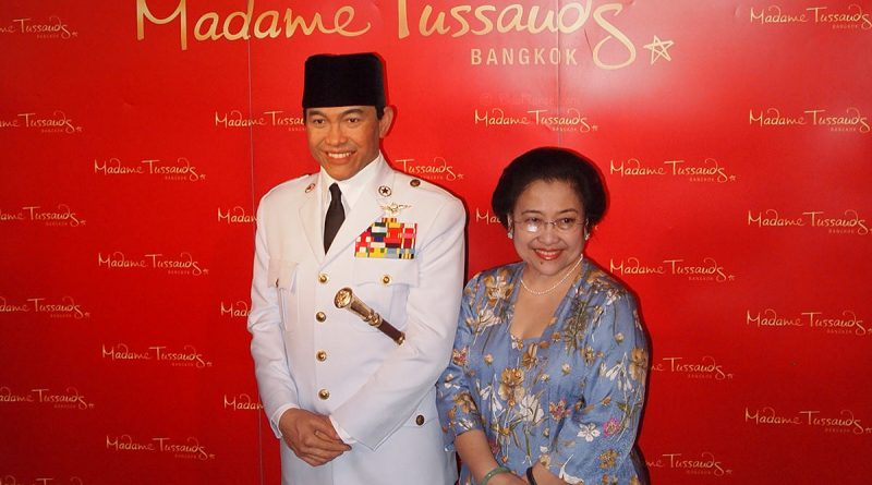 Madame-Tussauds-Bangkok-Soekarno-Megawati-2-2R