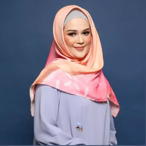 Cut Meyriska Punya Gaya Hijab Unik, Cocok Banget Ditiru Sama Yang Mau Mulai Berhijab