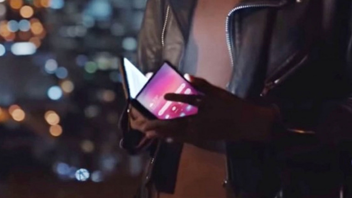 Samsung Sedang Garap Smartphone Lipat Kedua Mirip Huawei Mate X
