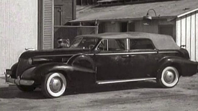 Batmobile-1943-650-80