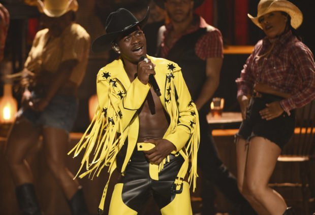 Lil Nas X Ties Billboard Record Set By Mariah Despacito Up Station Philippines - lil nas x panini roblox music video song id