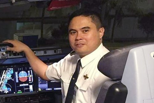 Look Philippine Airlines Pilot Who Landed Jumbo Jet Safely After