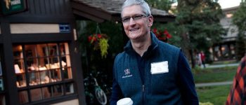 CEO Tim Cook sees pay ebb along with Apple performance
