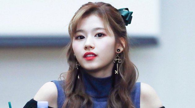 Twice S Sana Tearfully Opens Up And Expresses Gratitude To Fans Up Station Malaysia - sana twice roblox