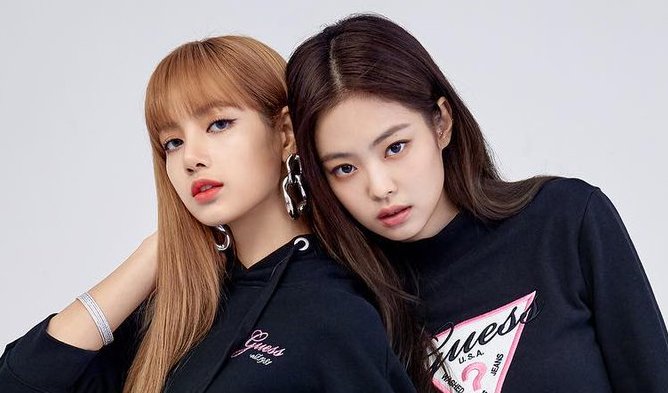 What Blinks Are Saying About Blackpink Lisa Touching Jennie S Butt Up Station Malaysia - blackpink lisa roblox