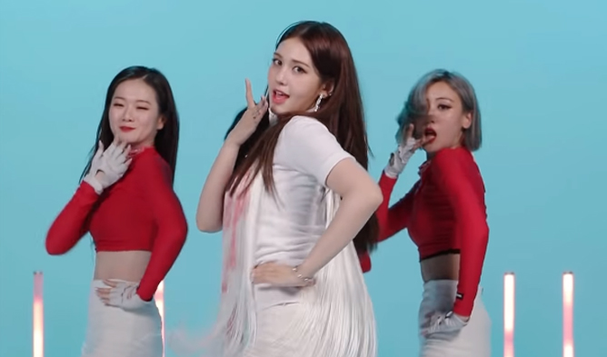 Netizens Have Divided Opinions About Somi S Background Dancers In Relay Dance Video Up Station Malaysia - wearing a wedding dress to the dance roblox roleplay