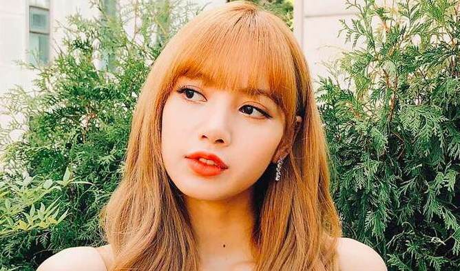 Blackpink Lisa Criticized After Netizens Discover Her Videos Don T Block Out People S Faces In Background Up Station Malaysia - blackpink lisa roblox