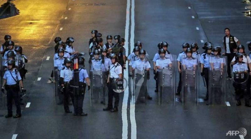 Hong Kong Police Use Pepper Spray Batons On Protesters Up Station Singapore - hong kong police officer roblox