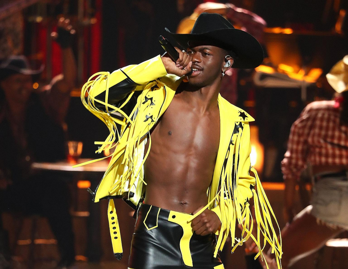 Lil Nas X S Old Town Road Overtakes Despacito To Set New Billboard Record Up Station Singapore - roblox id number for old town road