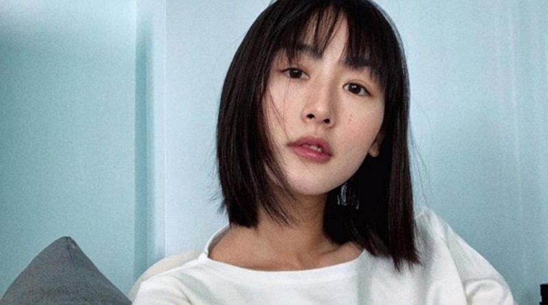 Kiss And Tell Hong Kong Actress Evelyn Choi Apparently Not Happy After Actor Says She Had Bad Breath Up Station Singapore - roblox mysterious woman kissing