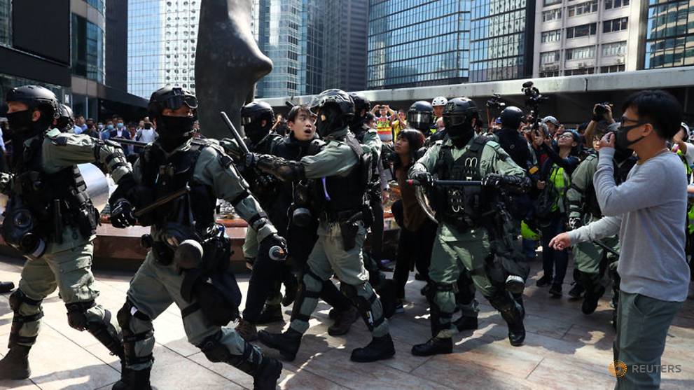 Australia Urges Restraint From Hong Kong Police Up Station Singapore - hong kong police motorcycle roblox