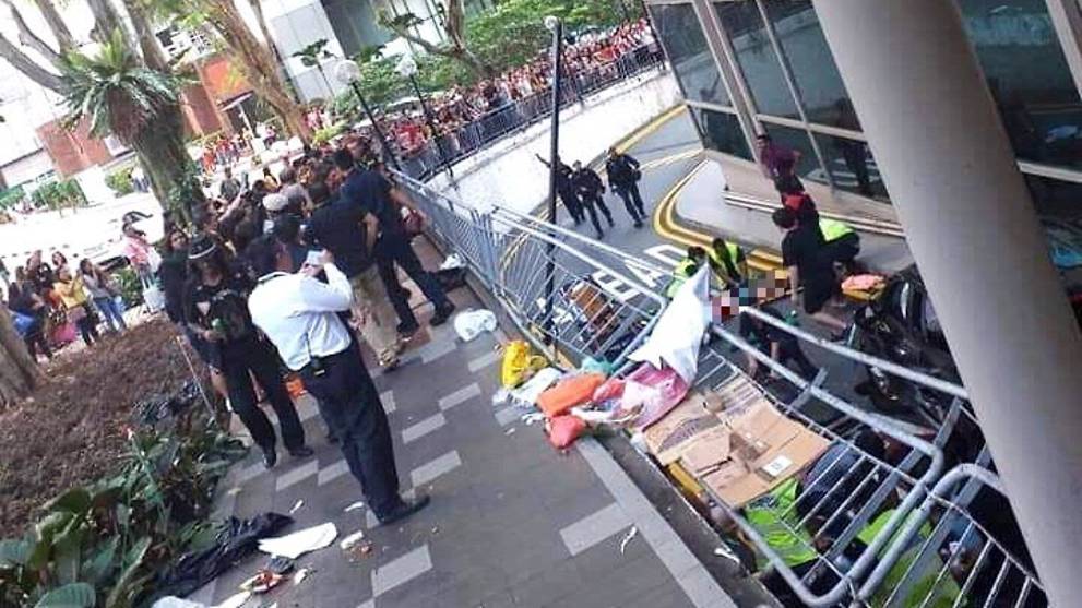 2 Dead 4 Injured After Car Accident At Lucky Plaza Shopping Centre Up Station Singapore - shopping roblox plaza youtube