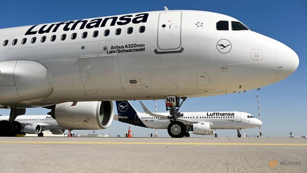 German Government Agrees Rescue Package Worth 9 Billion Euros For Lufthansa Business Insider Up Station Singapore - lufthansa roblox